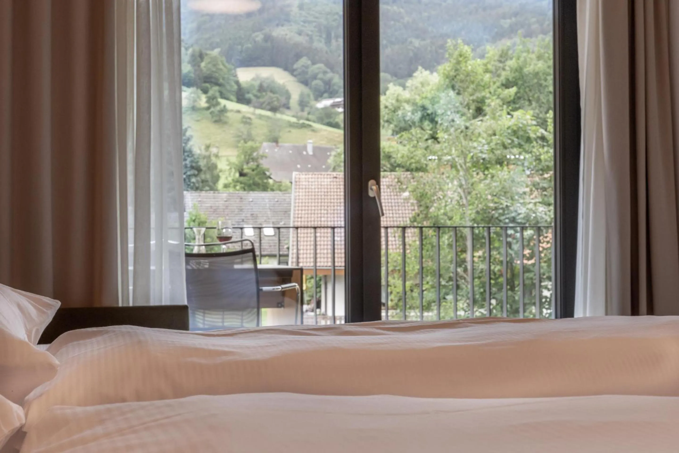 Bed in Goldener Adler Oberried - Hotel & Appartements