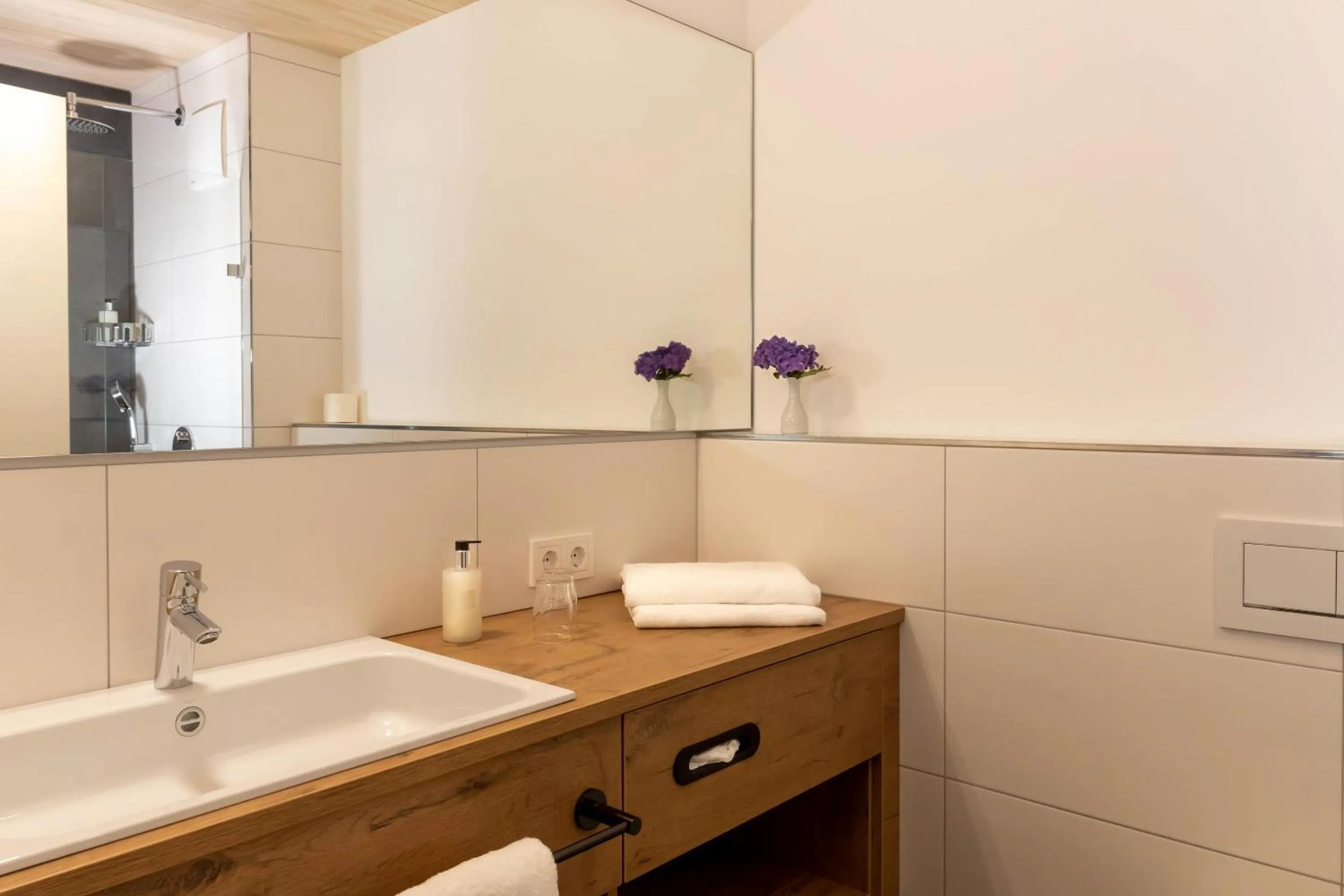 Bathroom in Goldener Adler Oberried - Hotel & Appartements