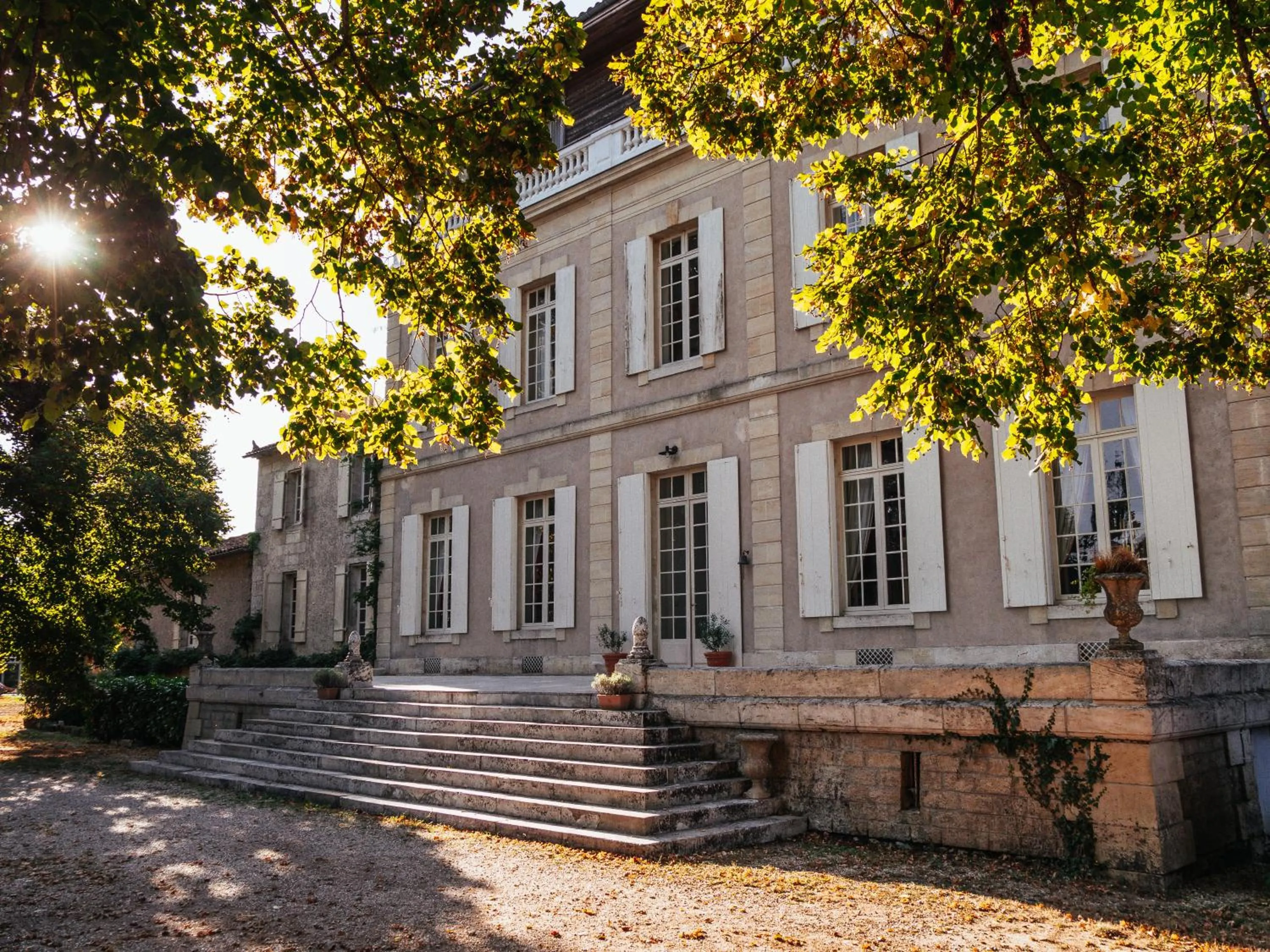 Facade/entrance in Château Destinée