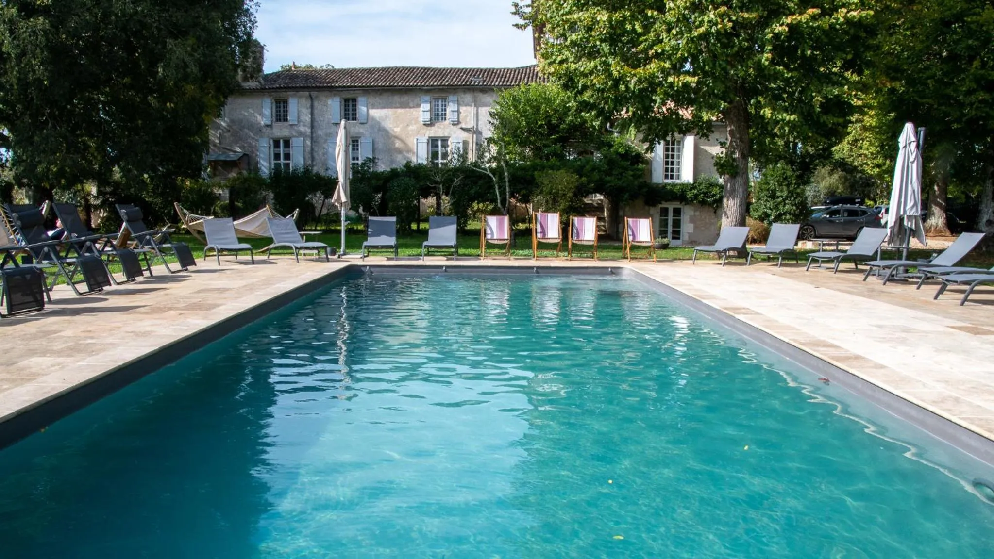 Swimming pool in Château Destinée