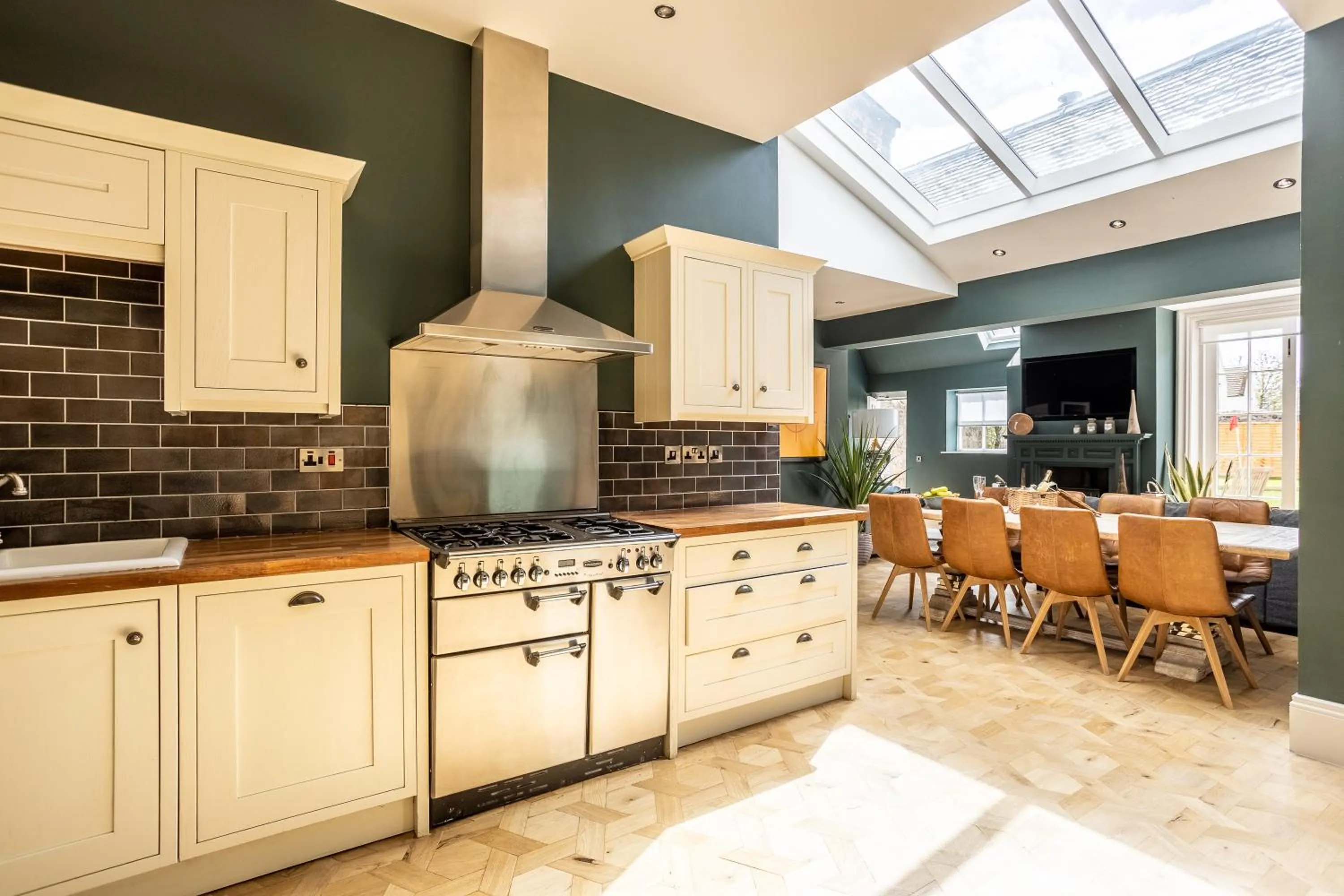 Kitchen or kitchenette in No1 Apartments & Bedrooms St Andrews - St Mary's