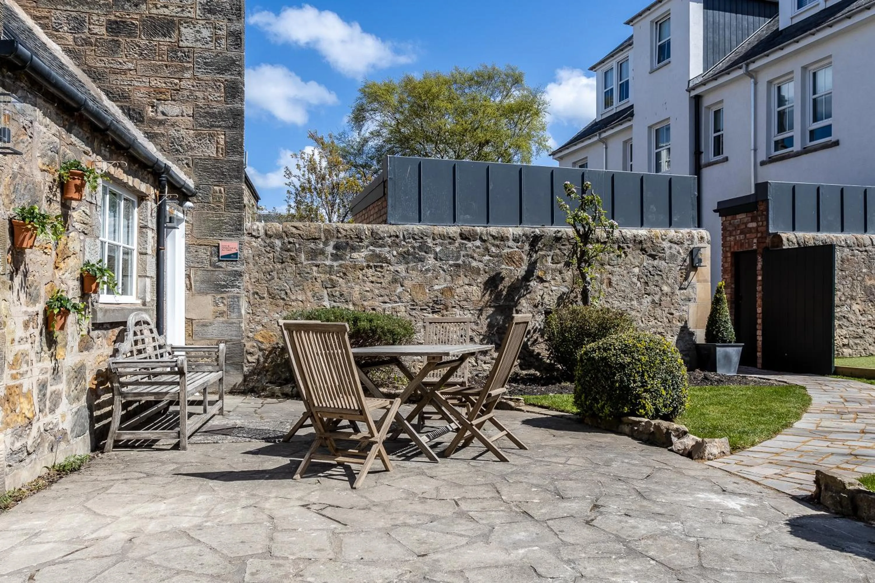 Garden in No1 Apartments & Bedrooms St Andrews - St Mary's