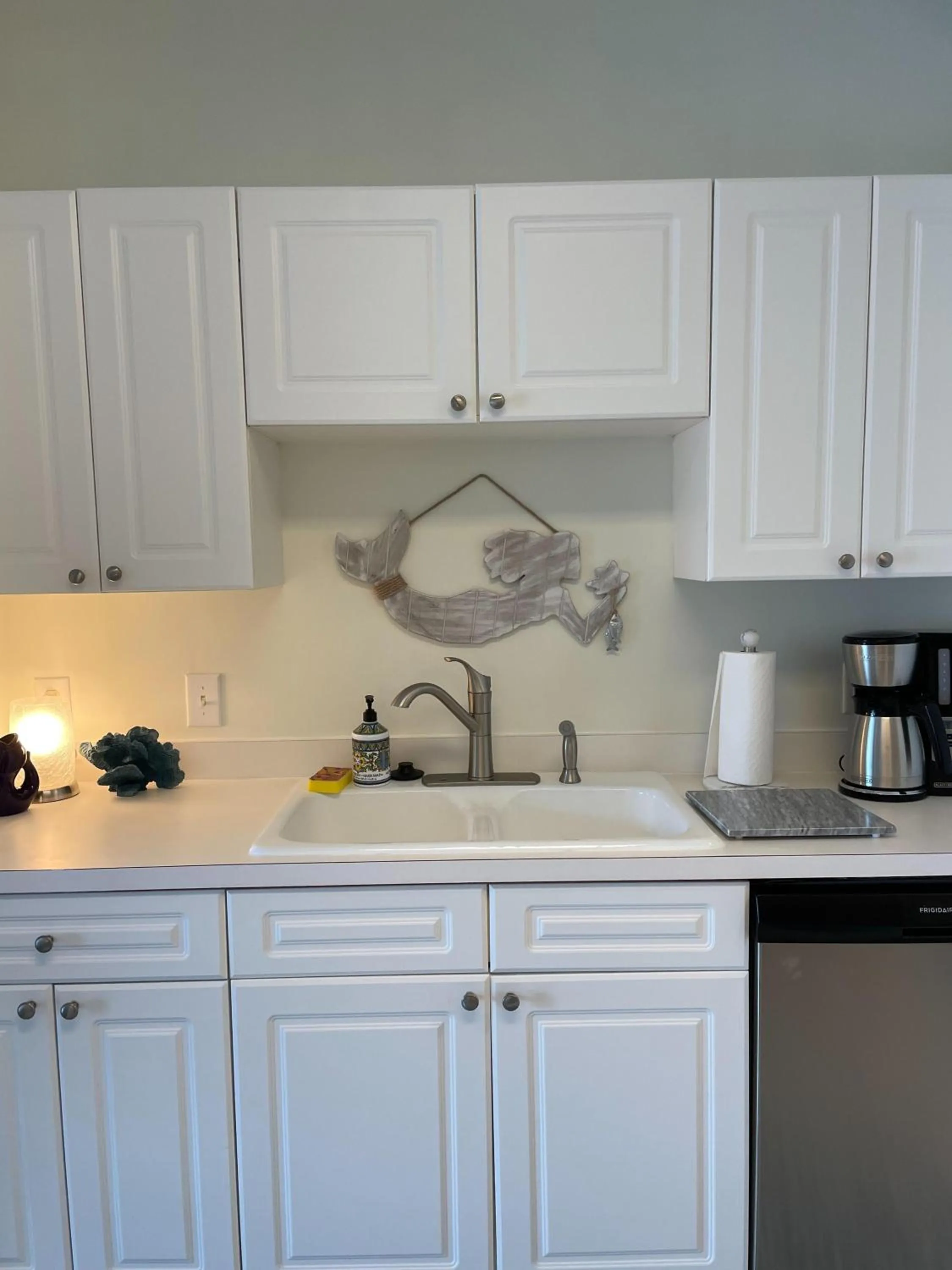 Kitchen or kitchenette in Magnolia Place by Palmetto Vacations