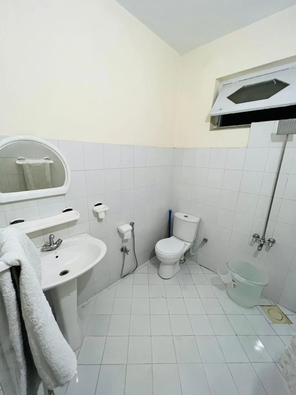 Shower in ISLE OF HIGHLAND TOURS Guest House