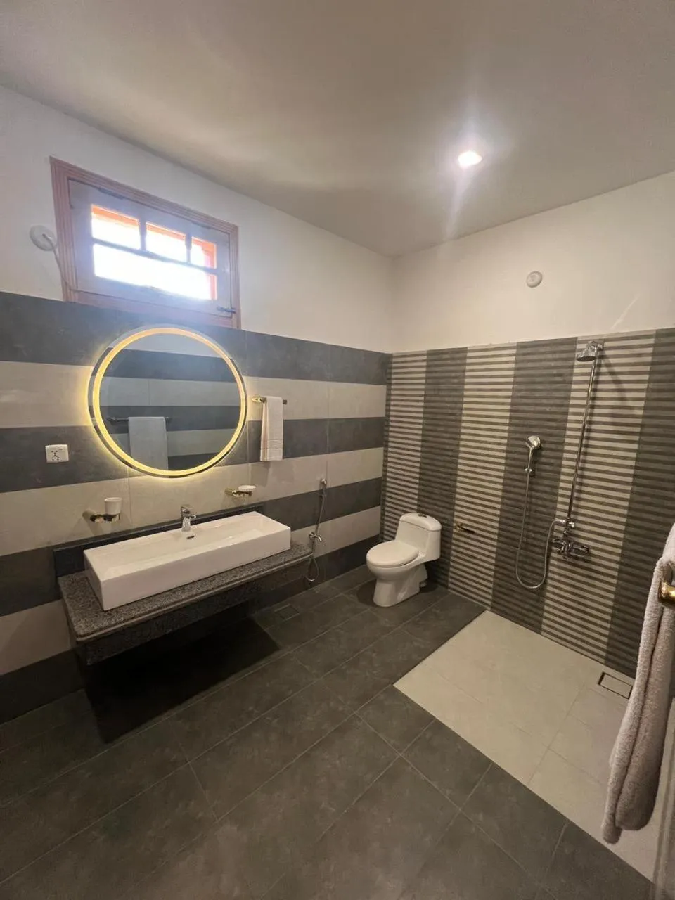 Shower in ISLE OF HIGHLAND TOURS Guest House