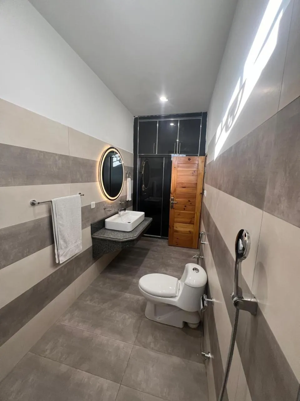 Shower in ISLE OF HIGHLAND TOURS Guest House