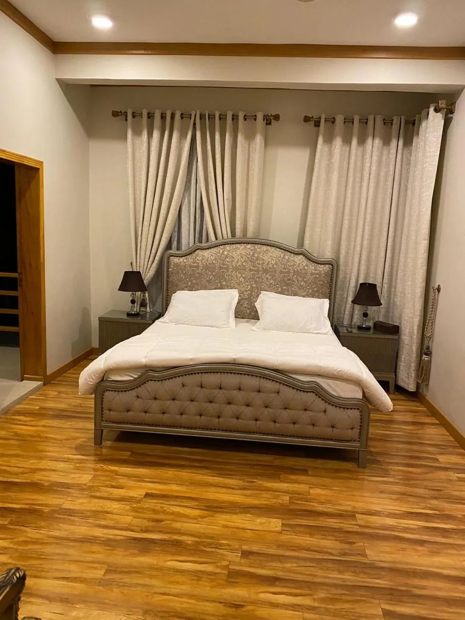 Photo of the whole room, Bed in ISLE OF HIGHLAND TOURS Guest House