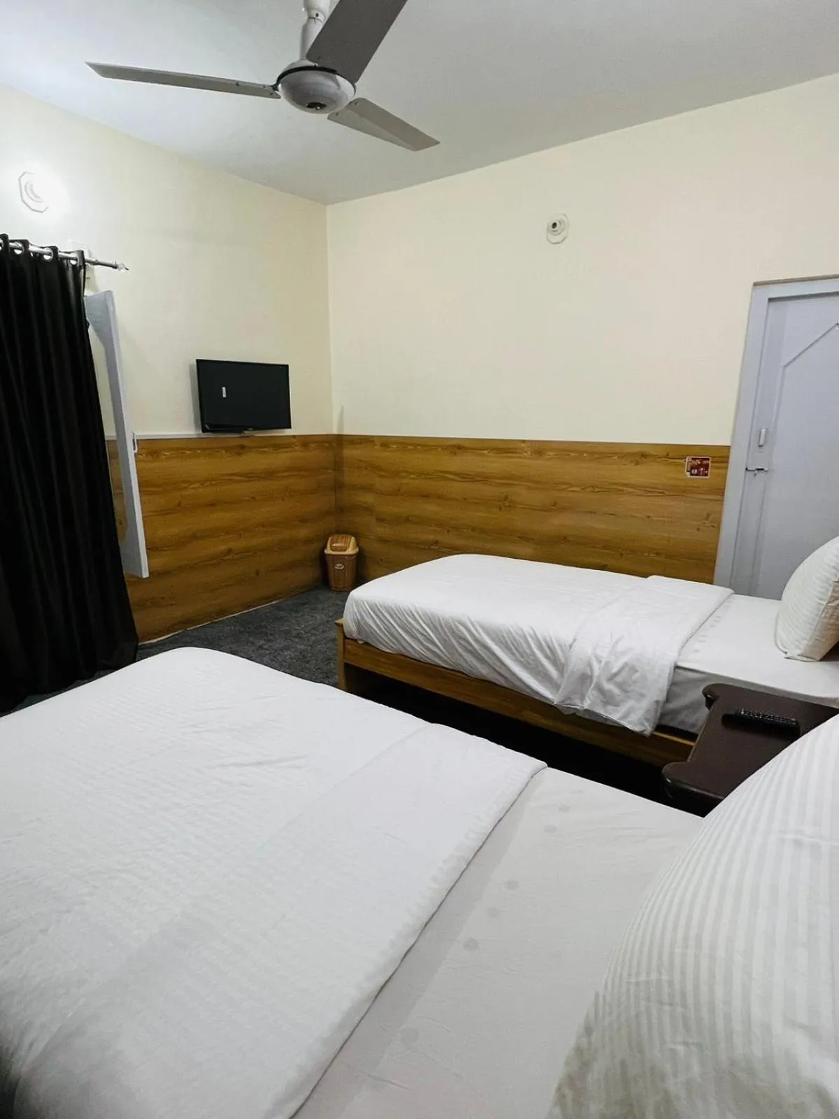 Bed in ISLE OF HIGHLAND TOURS Guest House