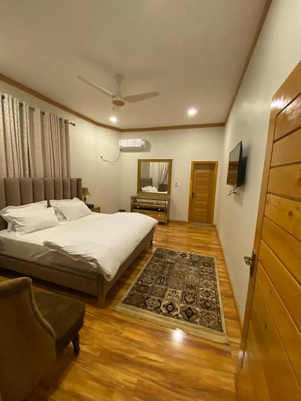 Photo of the whole room, Bed in ISLE OF HIGHLAND TOURS Guest House