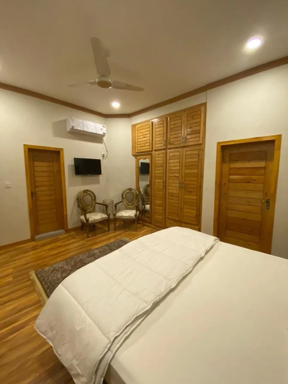 Photo of the whole room, Bed in ISLE OF HIGHLAND TOURS Guest House