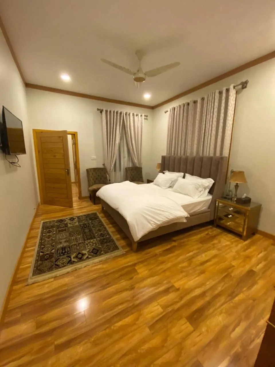 Photo of the whole room, Bed in ISLE OF HIGHLAND TOURS Guest House