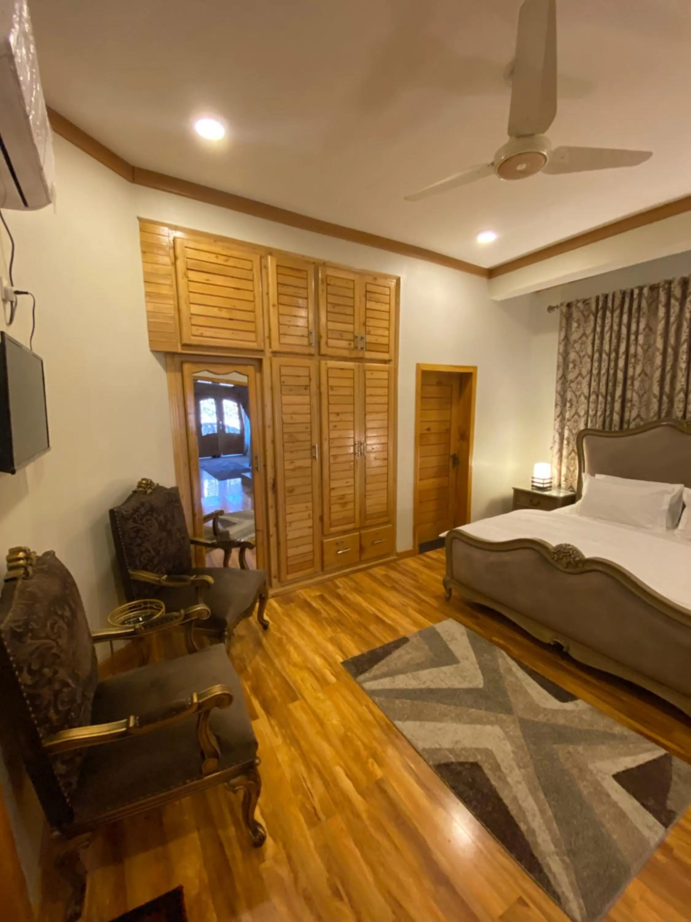 Photo of the whole room, Bed in ISLE OF HIGHLAND TOURS Guest House