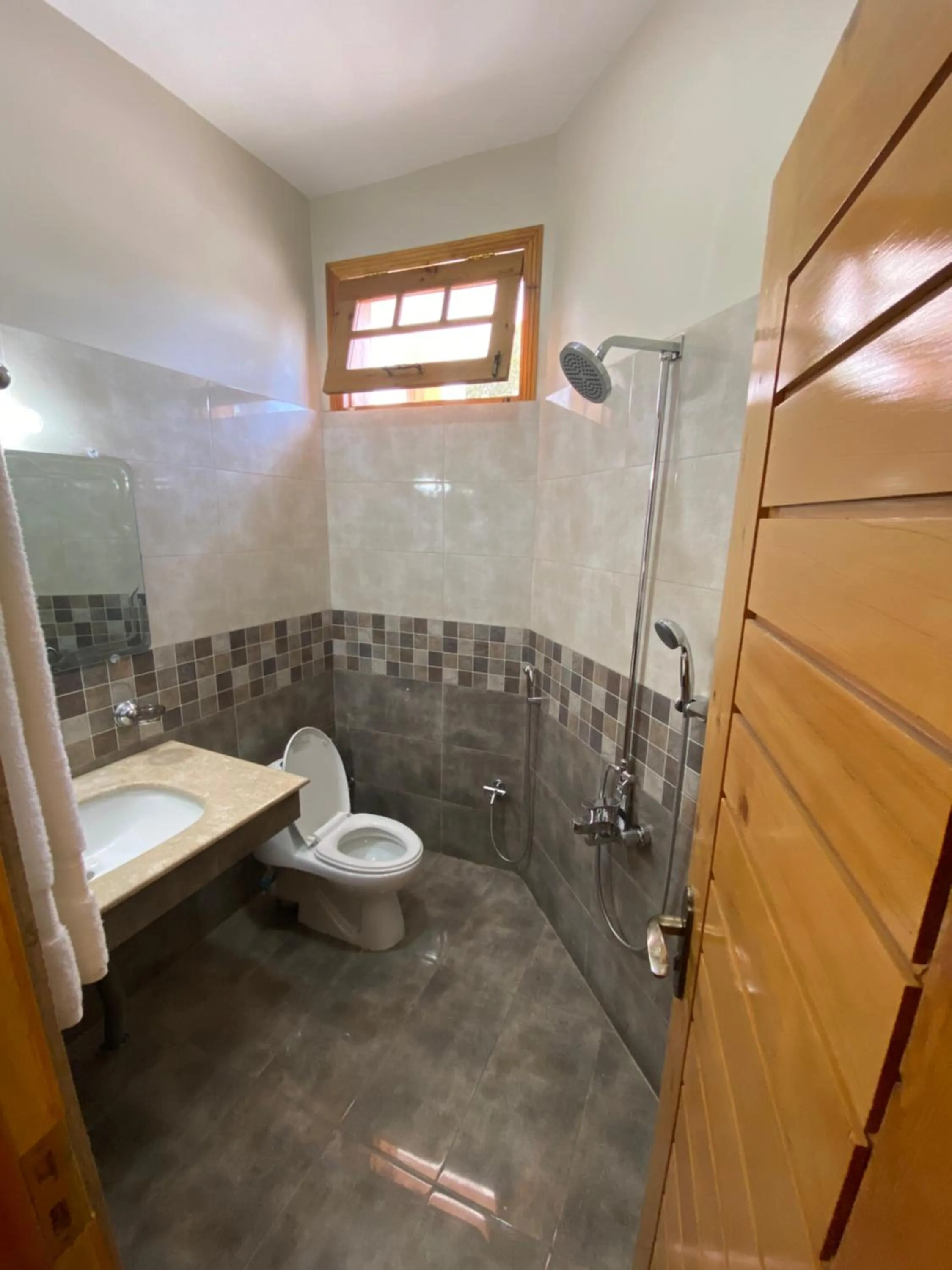 Bathroom in ISLE OF HIGHLAND TOURS Guest House