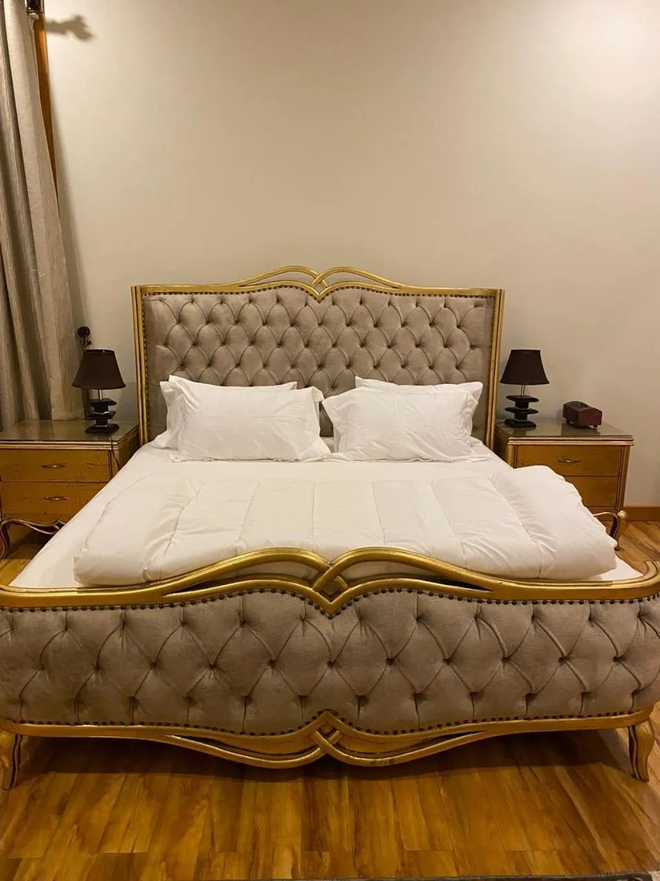 Bed in ISLE OF HIGHLAND TOURS Guest House