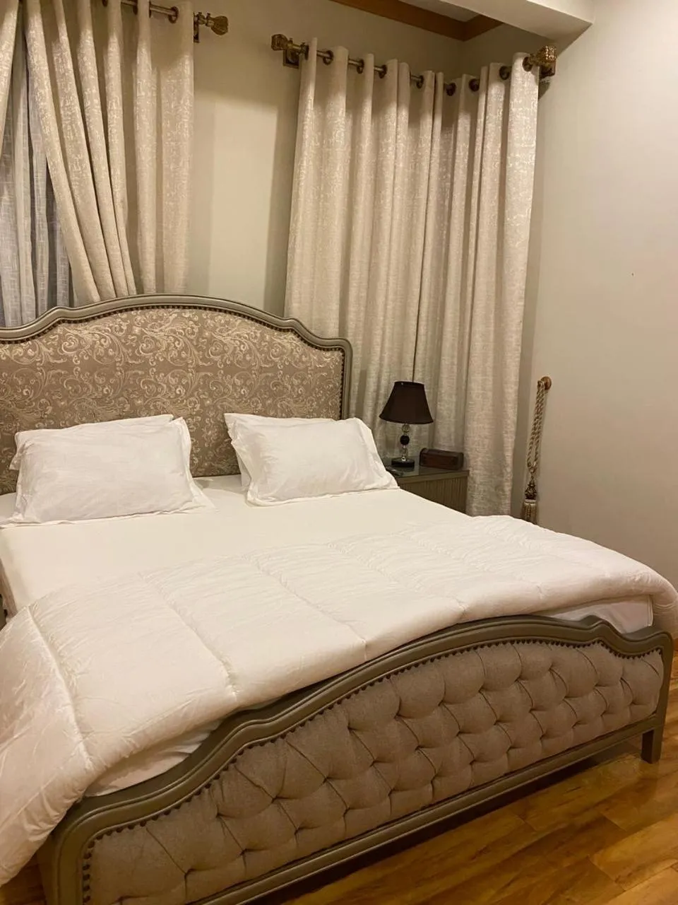 Bed in ISLE OF HIGHLAND TOURS Guest House