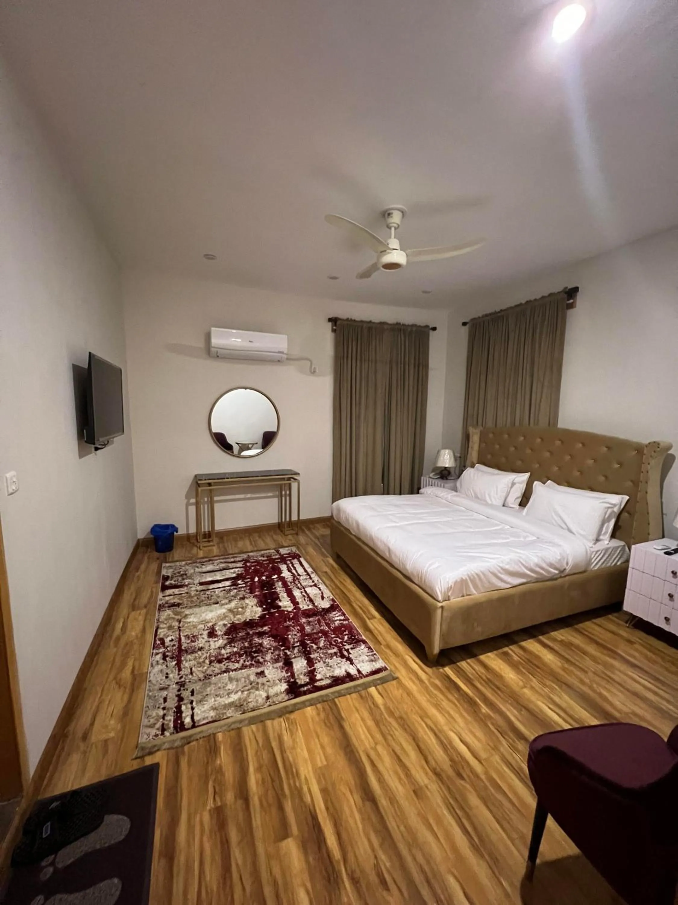 Photo of the whole room, Bed in ISLE OF HIGHLAND TOURS Guest House