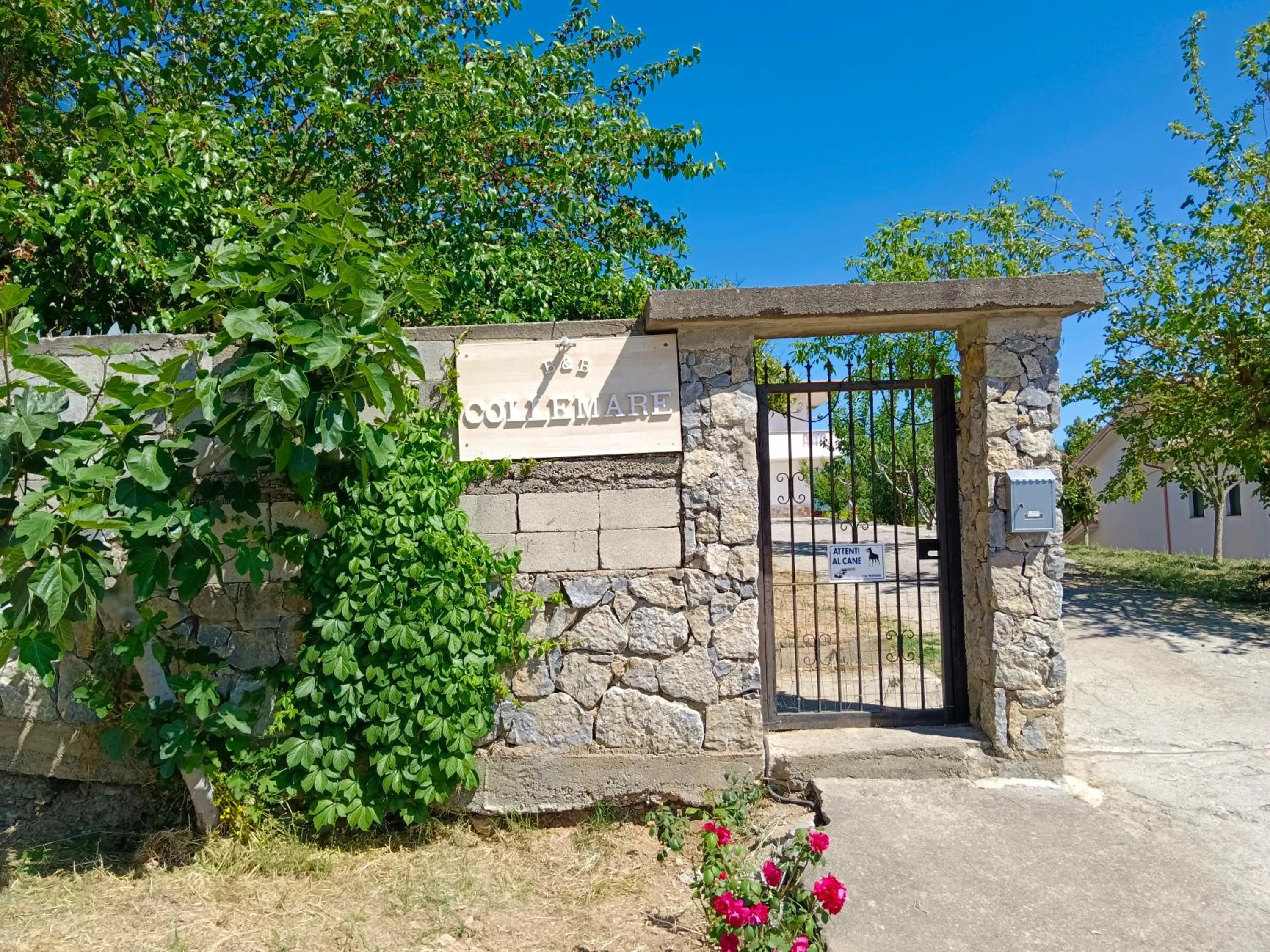 Facade/entrance in B&B Collemare