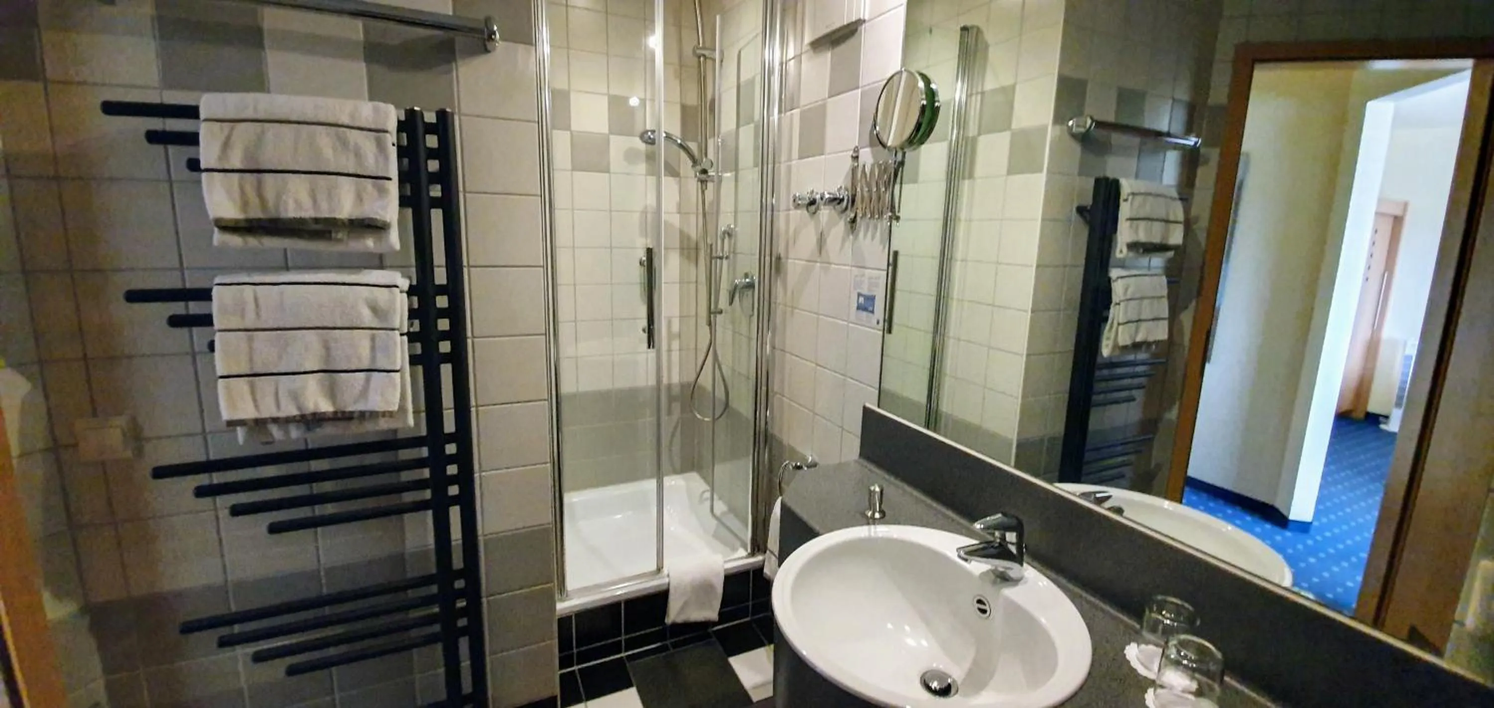 Shower in Hotel Ifen