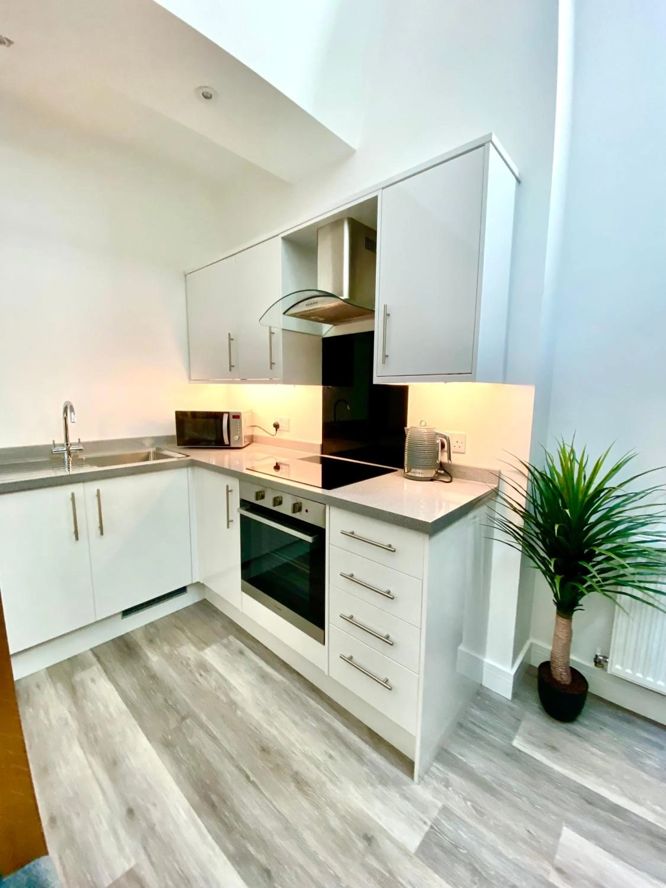 Kitchen or kitchenette in King Street Serviced Apartments