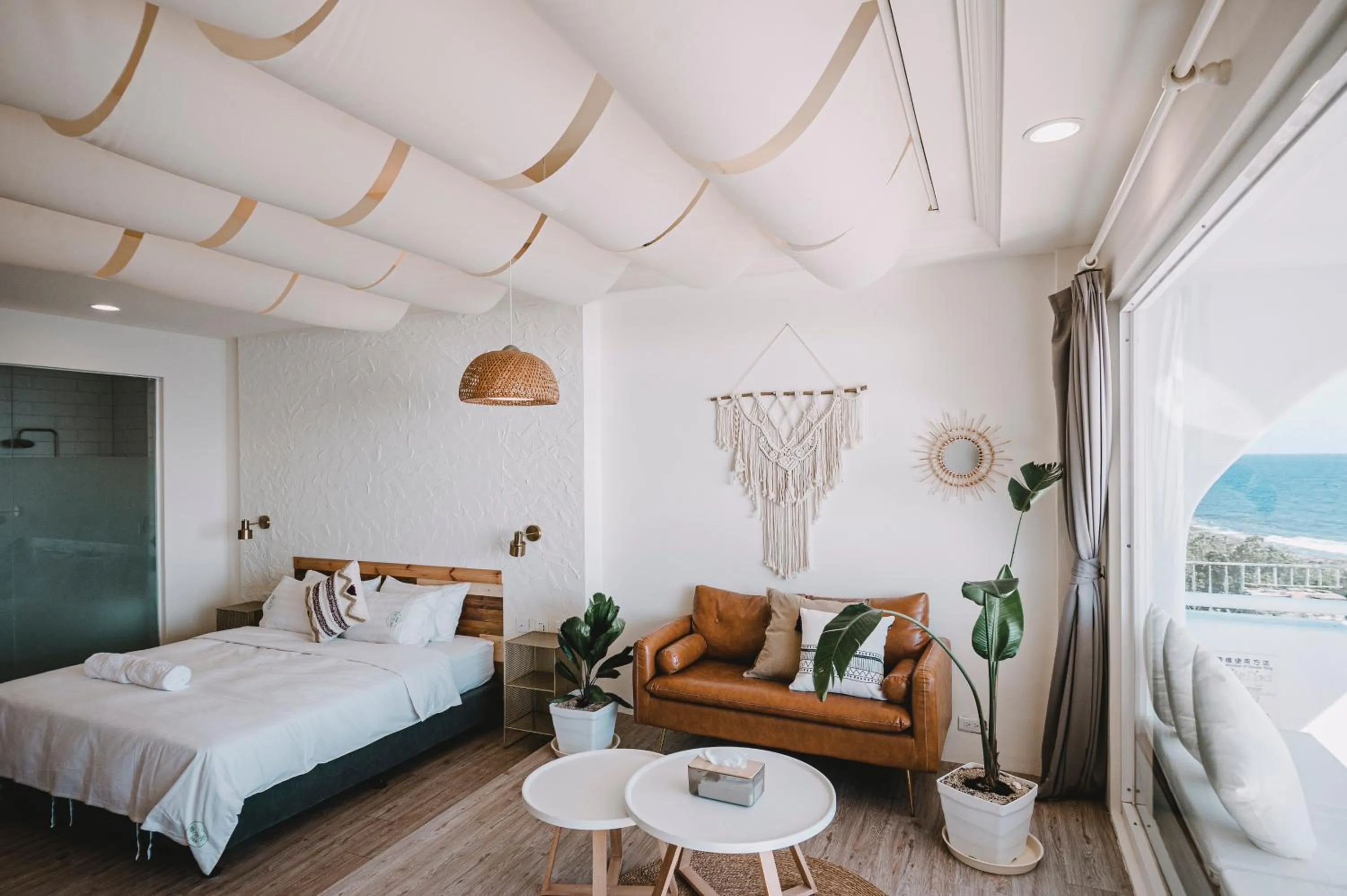 Bed in Yellow's Kenting B&B II