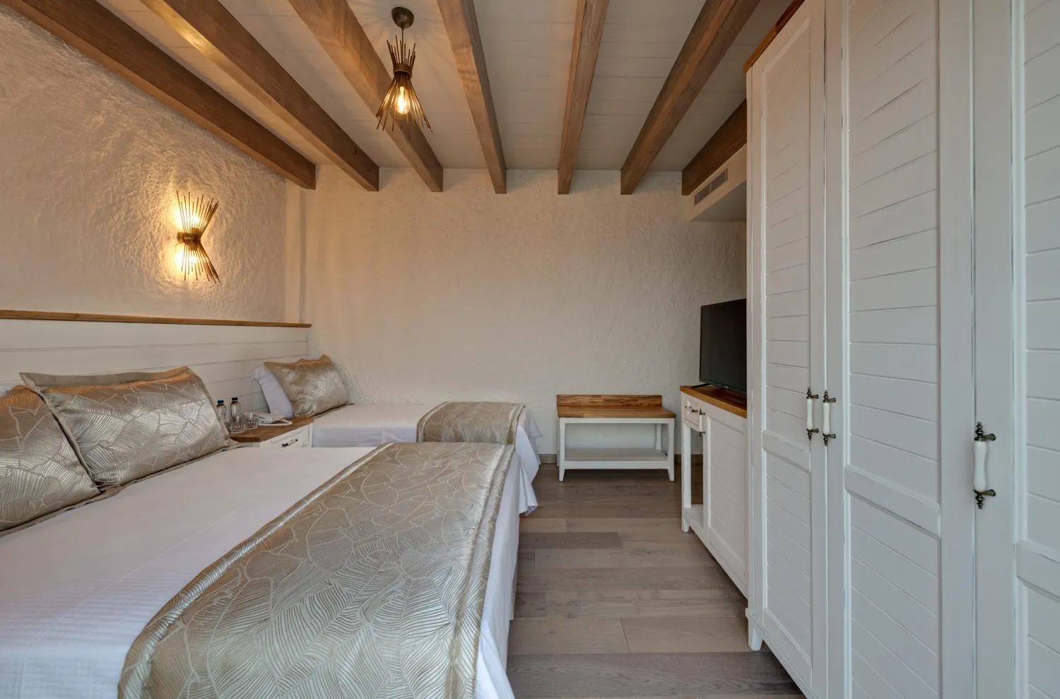 Bed in Atrium Taş Otel