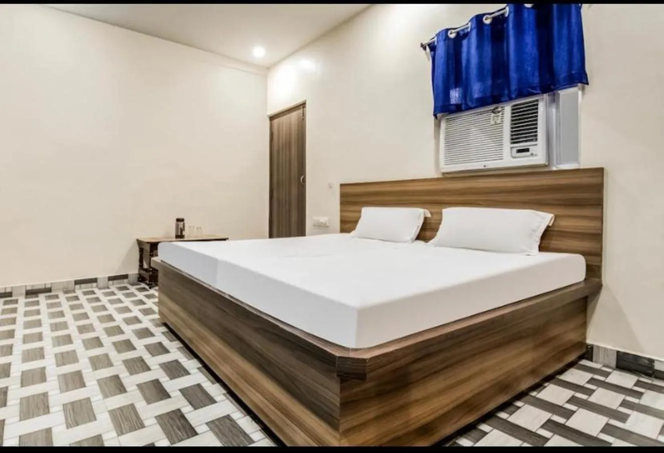 Photo of the whole room, Bed in Hotel Vivek