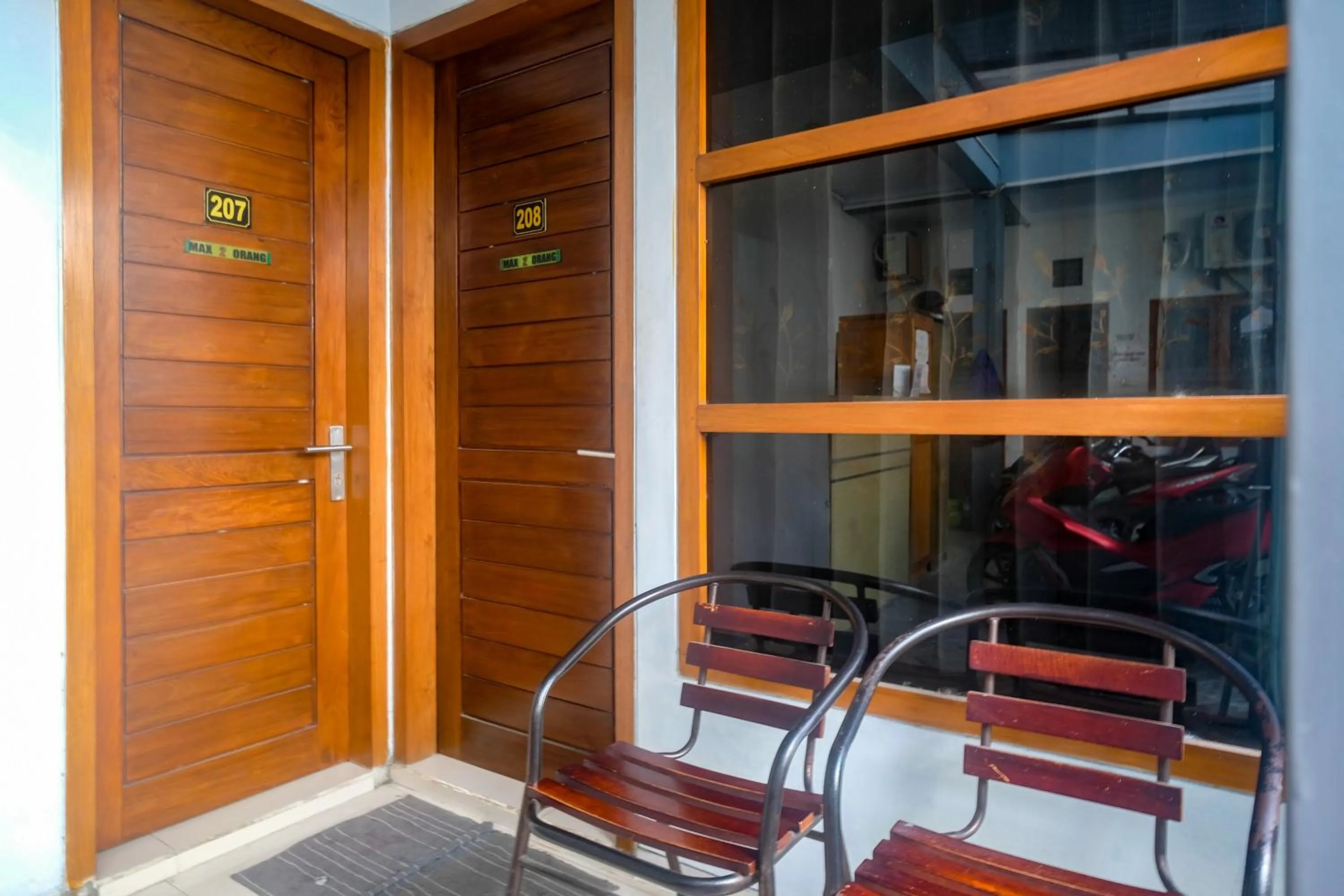 Property building in RedDoorz @ Jalan Kedawung