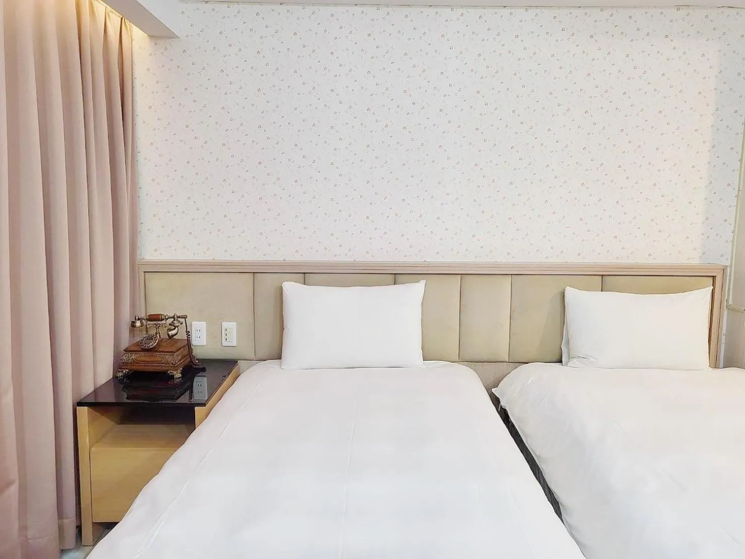 Bed in Taichung EnrichLife Hotel