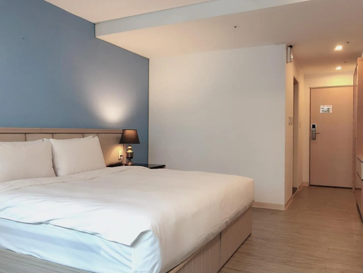 Bed in Taichung EnrichLife Hotel