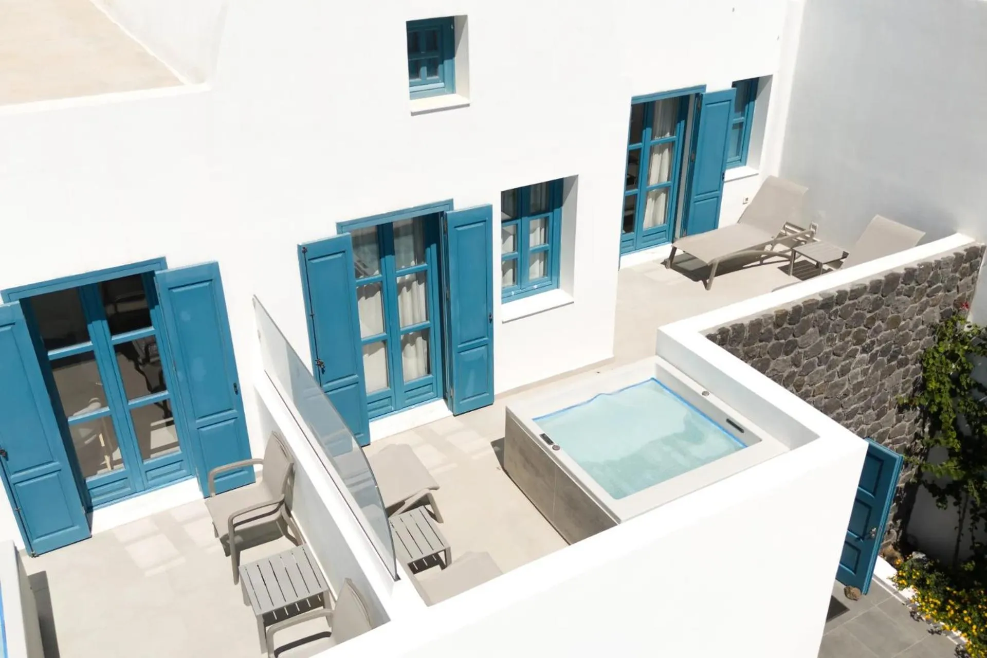 Hot Tub in Aeifos Boutique Hotel