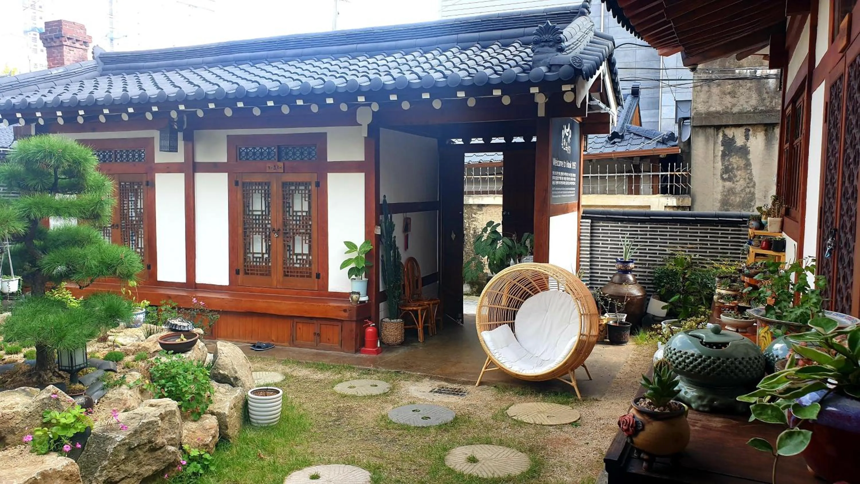 Garden in Hanok1957