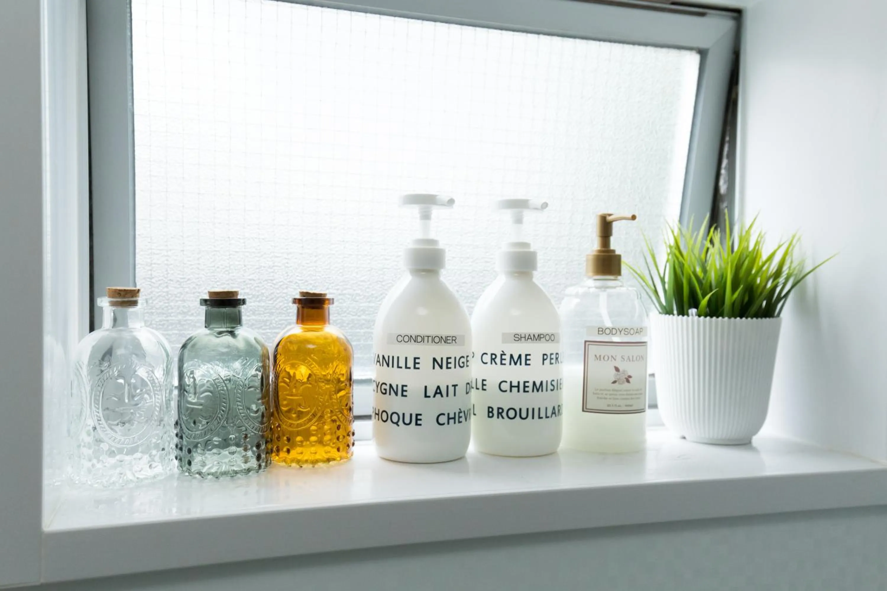 Text overlay in Nakano Apartment hotel