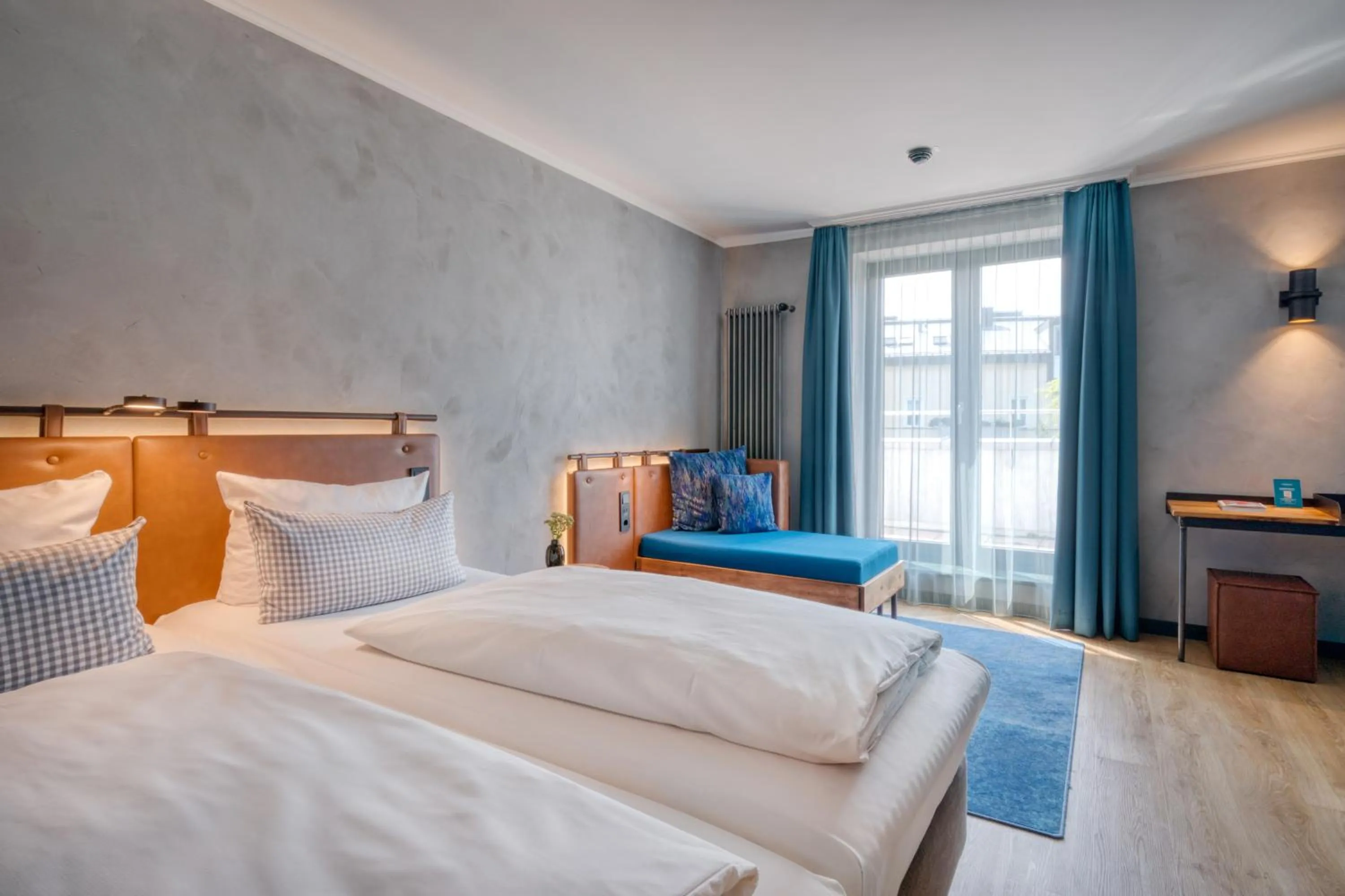 Photo of the whole room, Bed in Unsöld's Factory Hotel