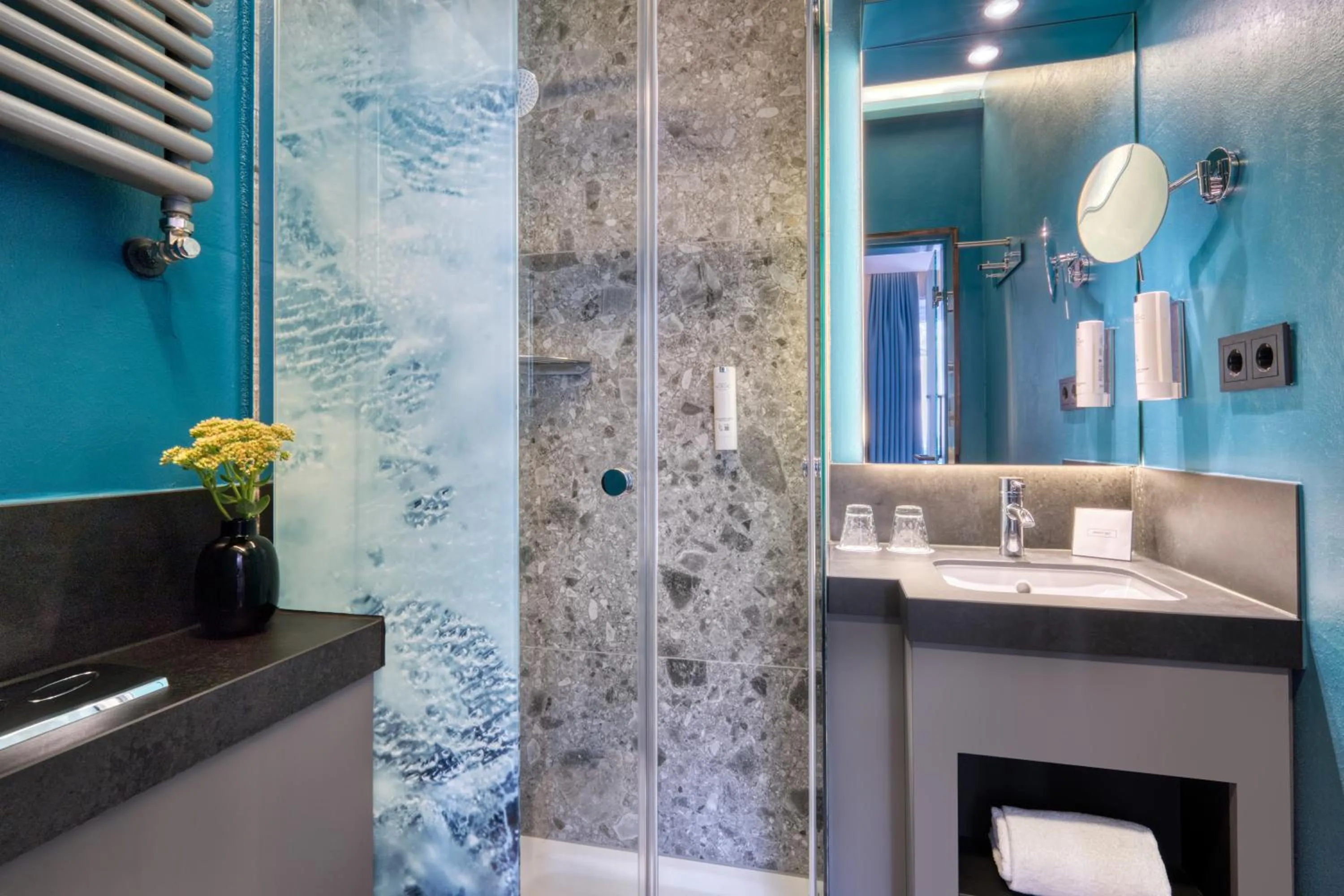 Bathroom in Unsöld's Factory Hotel