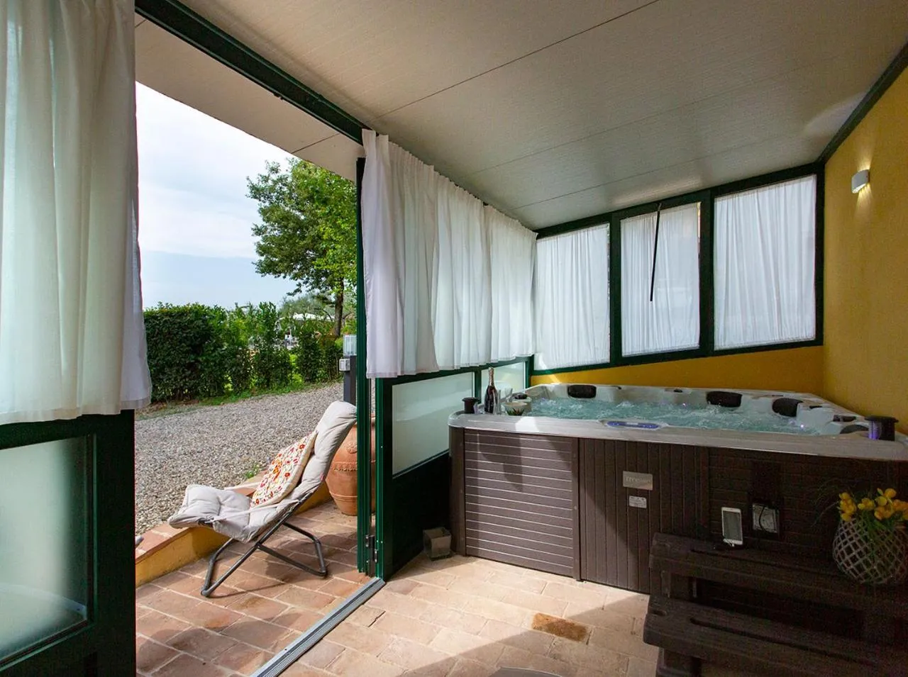 Hot Tub in Villa Santa Chiara