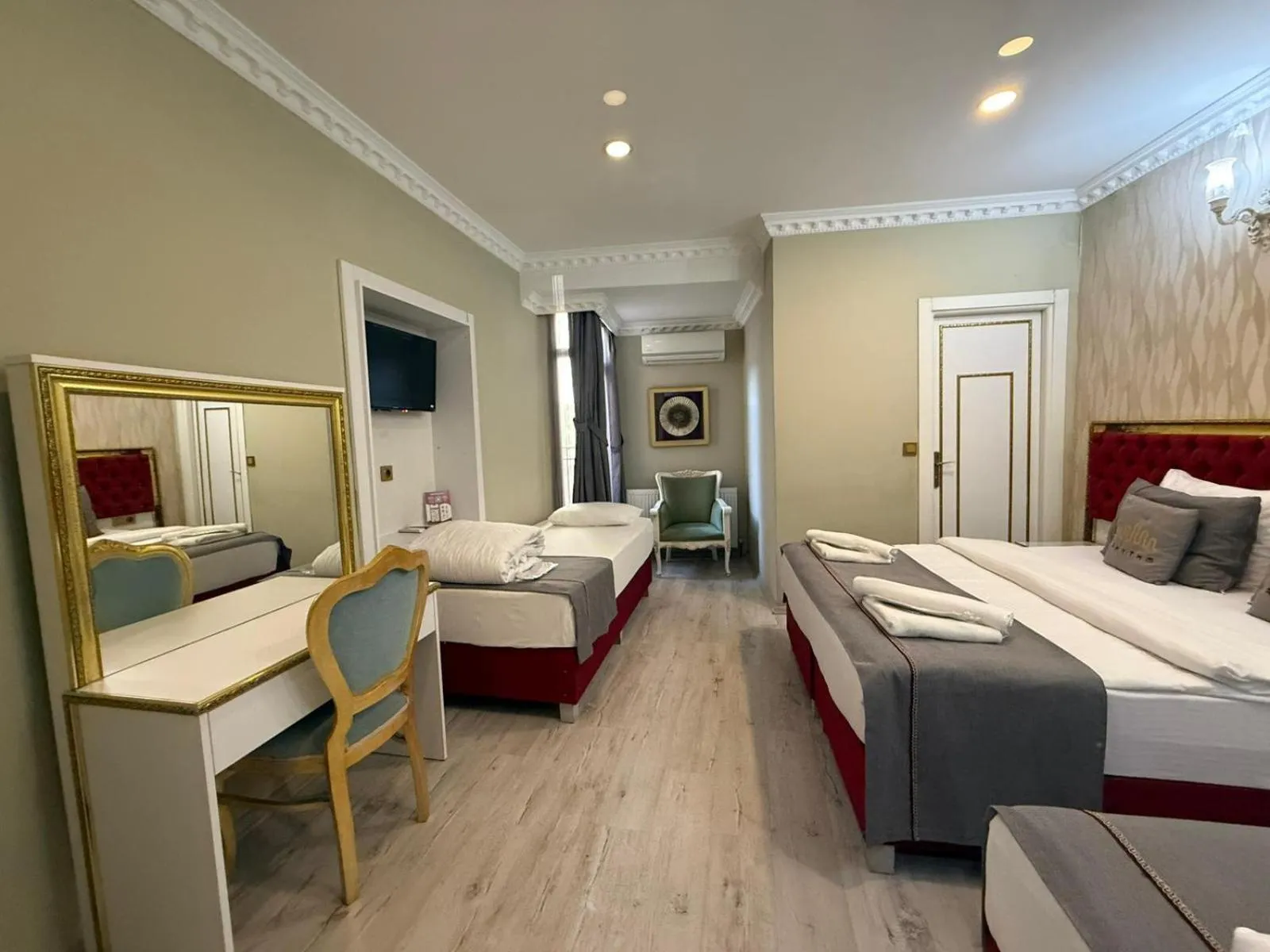 TV and multimedia, Bed in RHYTHM HOTEL