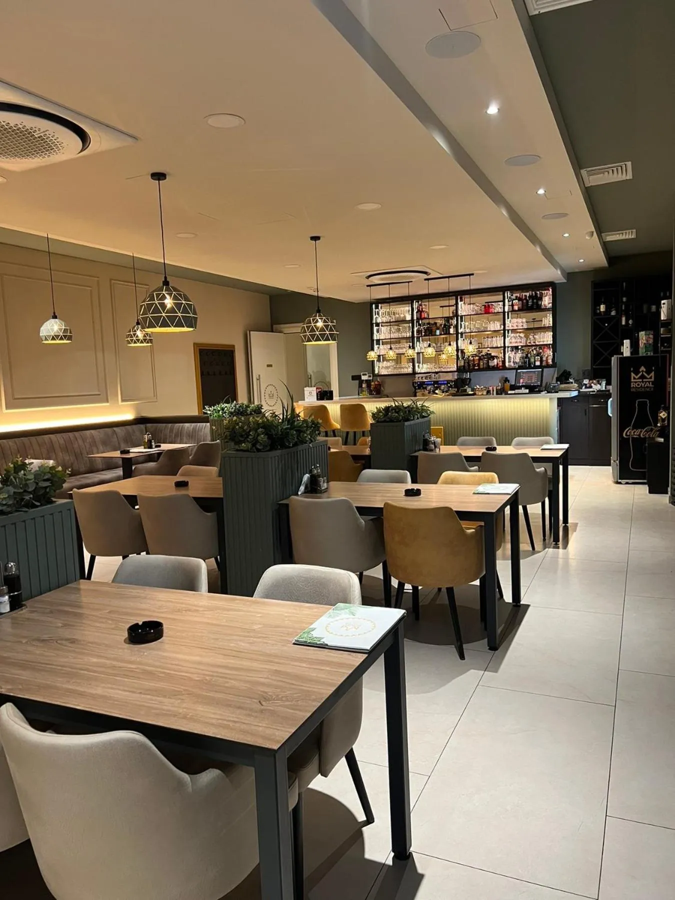 Restaurant/places to eat in Royal Residence