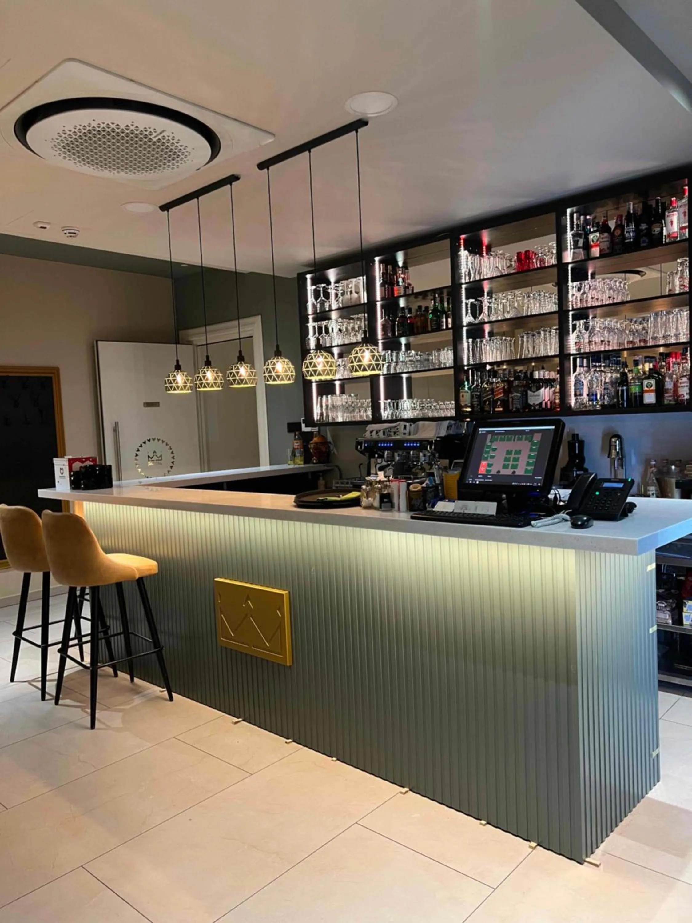 Restaurant/places to eat in Royal Residence