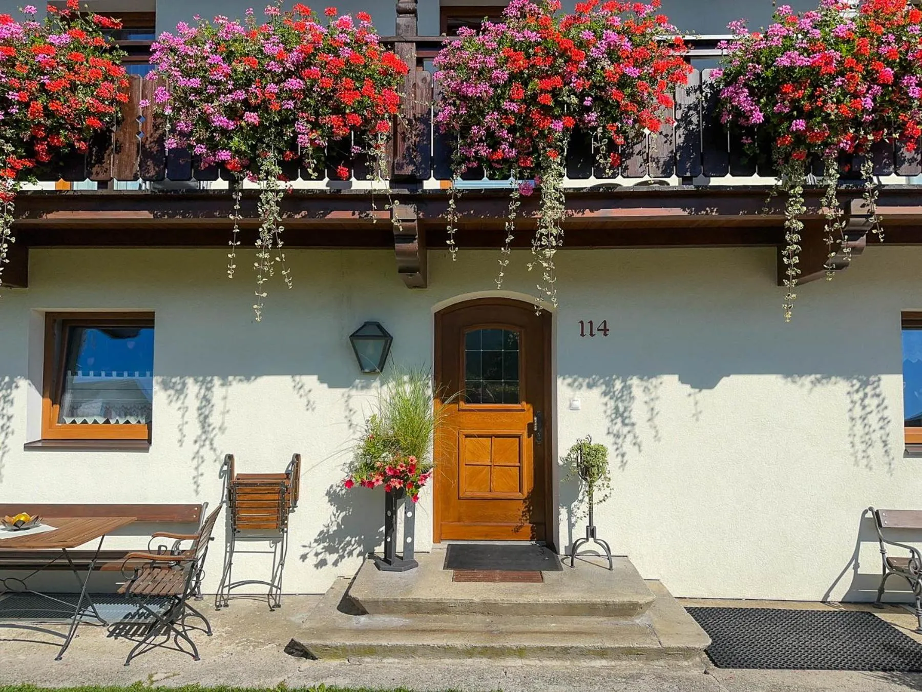 Staff in Alte Schmiede