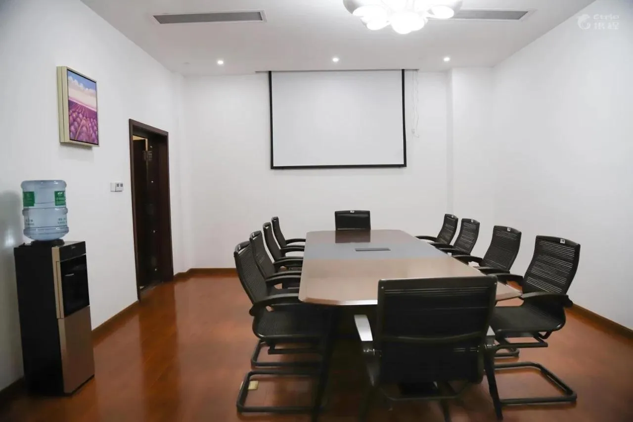 Lavande Hotel Zhumadian High Speed ​​Railway Station