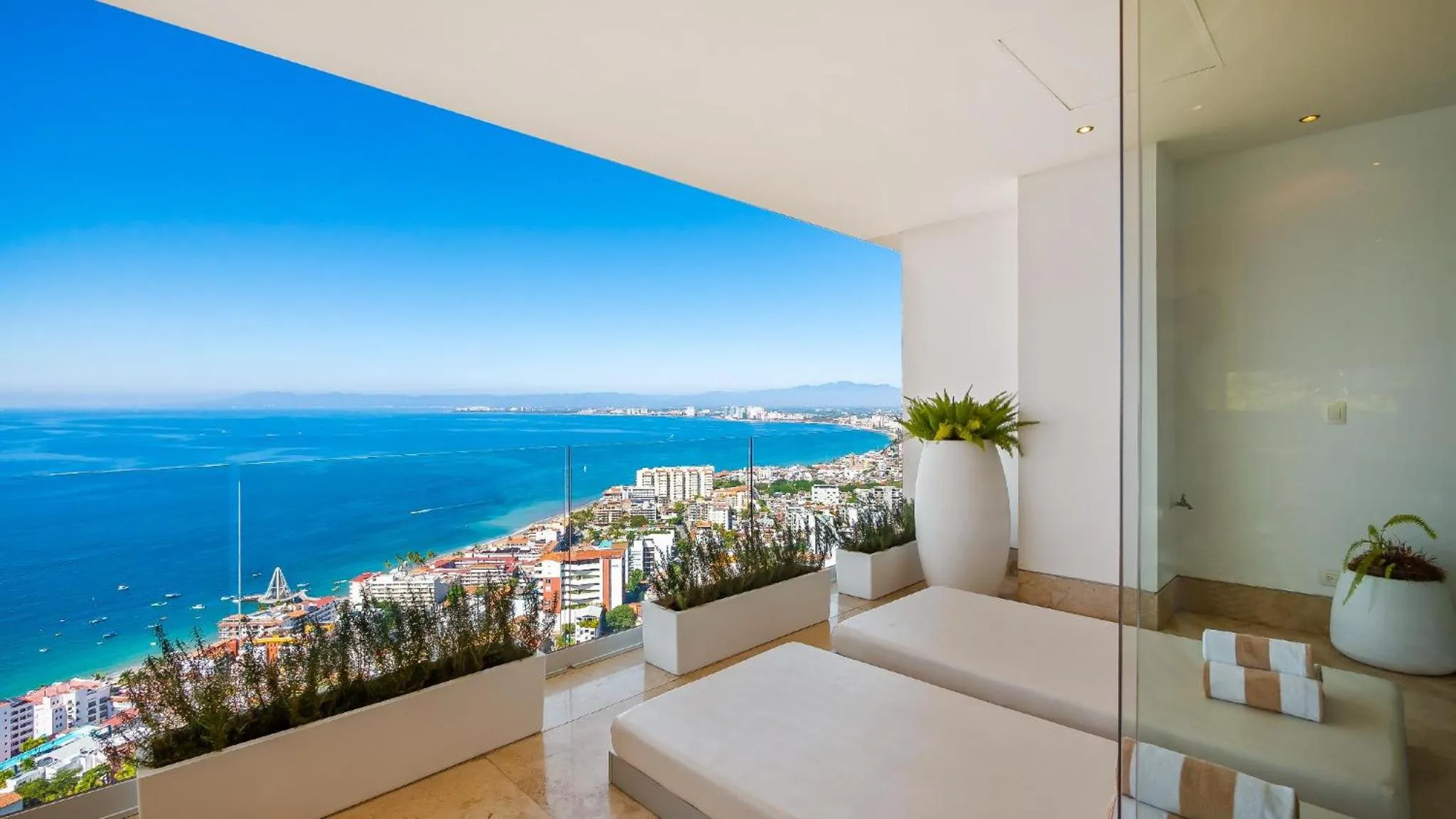 Balcony/Terrace in AVALON - 1002 Amapas Bay Bliss with Private Pool