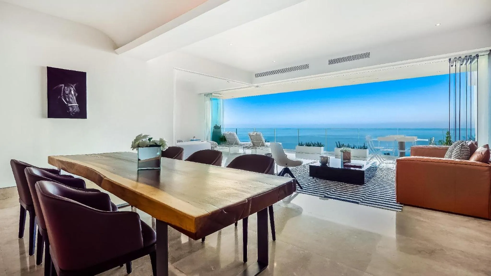 Living room in Avalon - 401 Luxury & Breathtaking Sunset Views