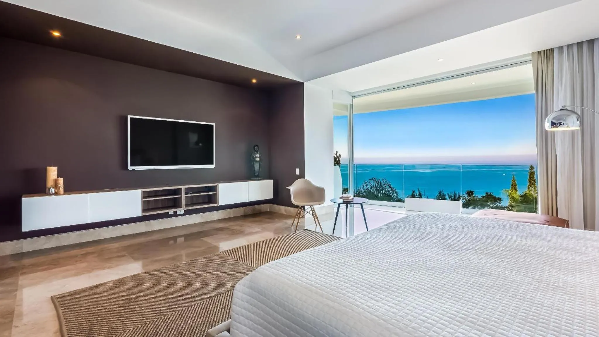 Bedroom, Bed in Avalon - 401 Luxury & Breathtaking Sunset Views