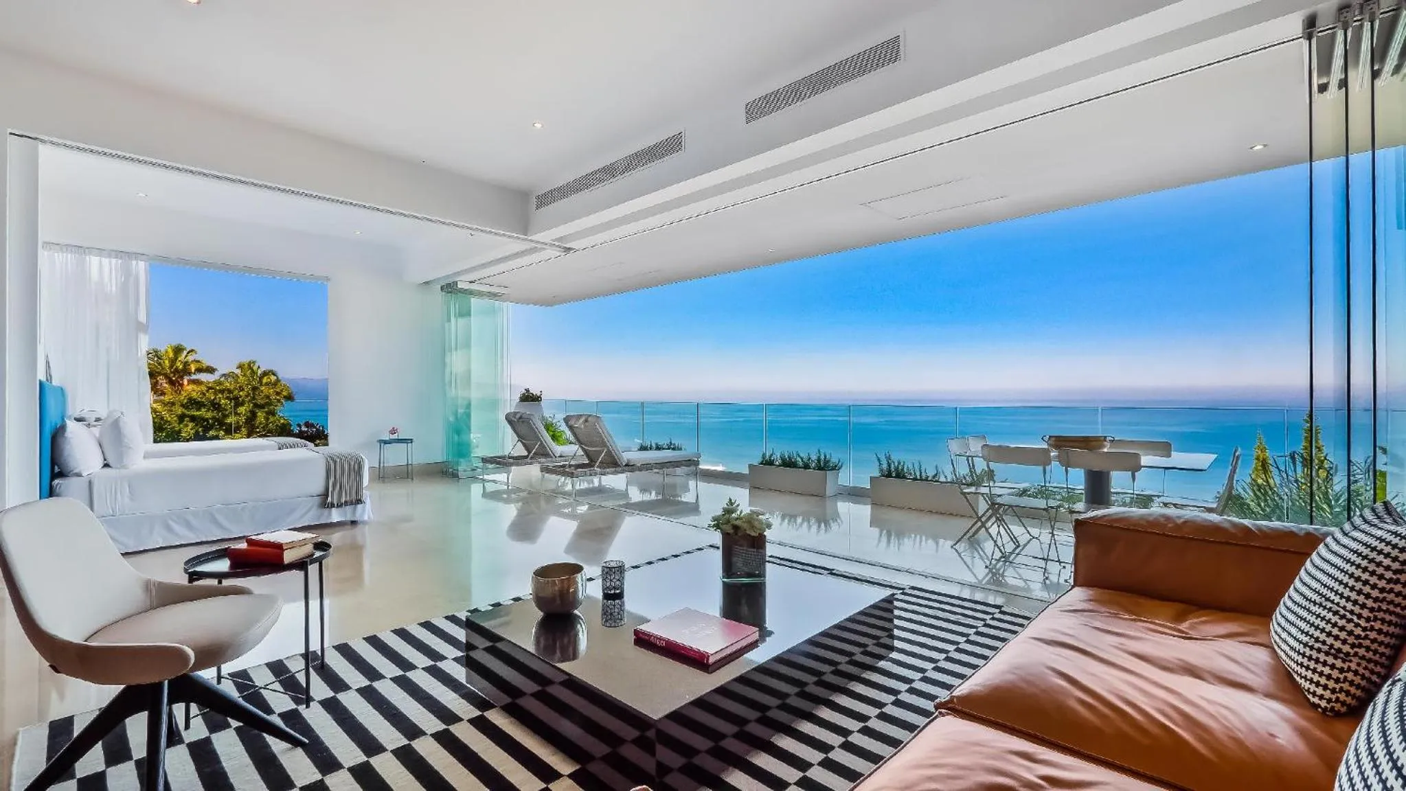 Living room in Avalon - 401 Luxury & Breathtaking Sunset Views