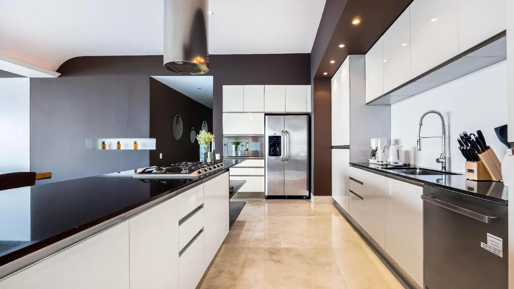 Kitchen or kitchenette in Avalon - 401 Luxury & Breathtaking Sunset Views