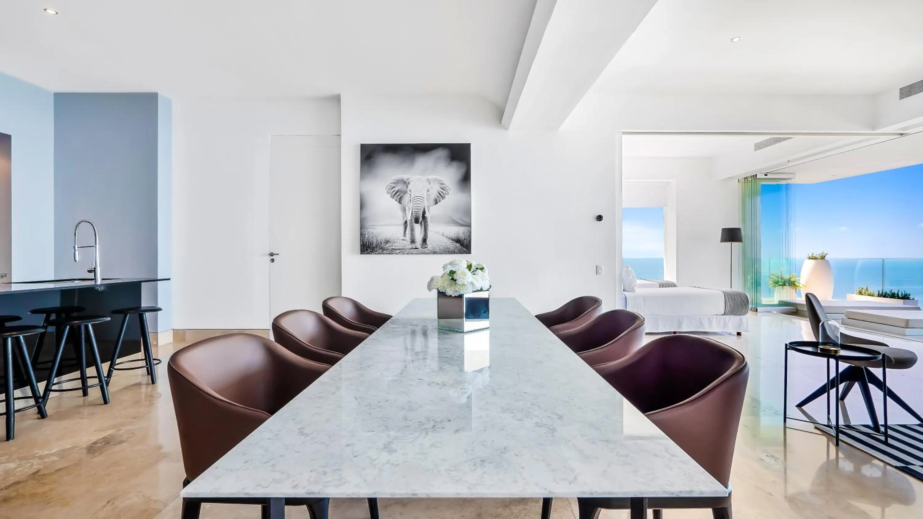 Dining area in Avalon - 801 Top Sky Bar Pool 3 BR in Amapas