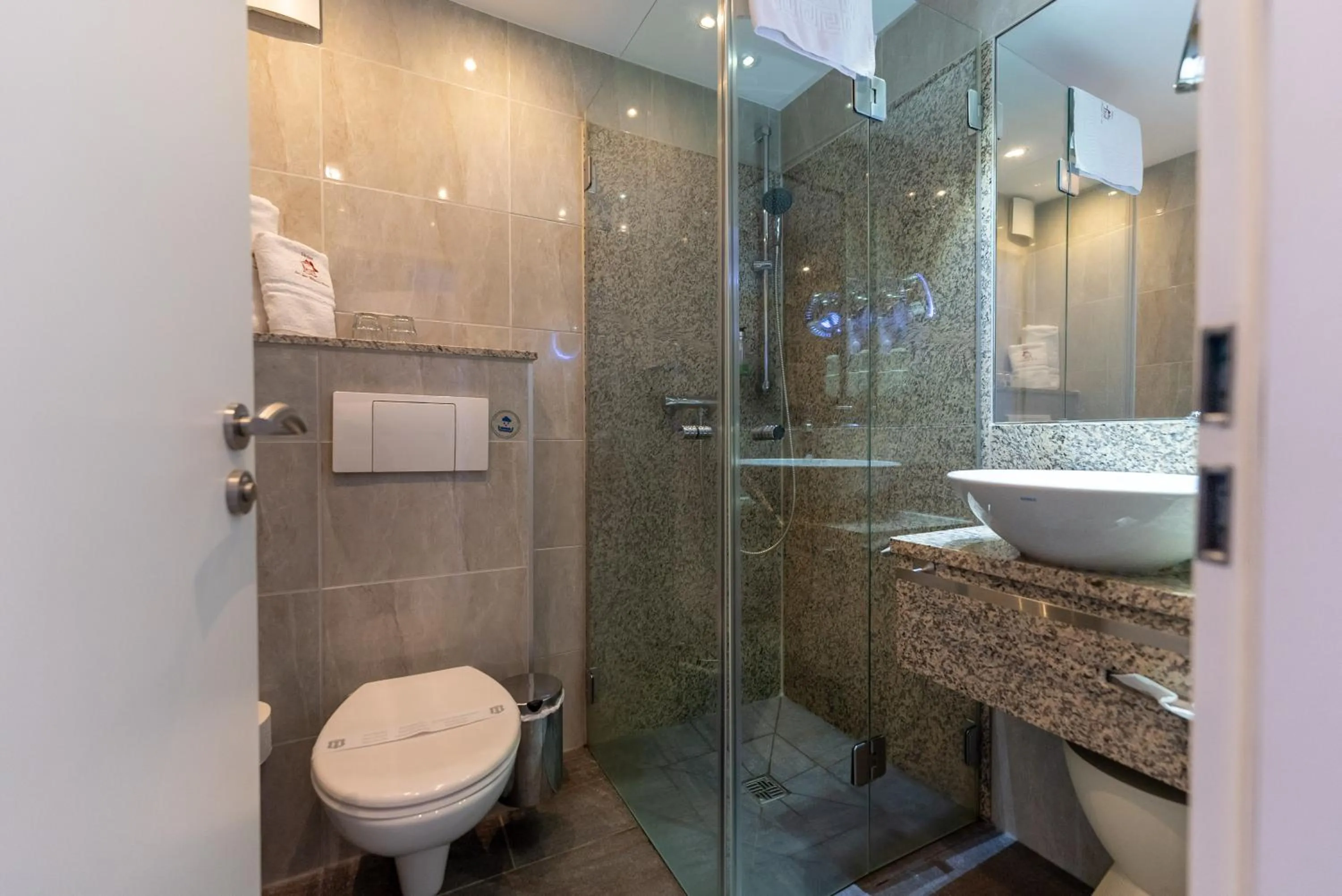 Shower in Hotel An der Wasserburg