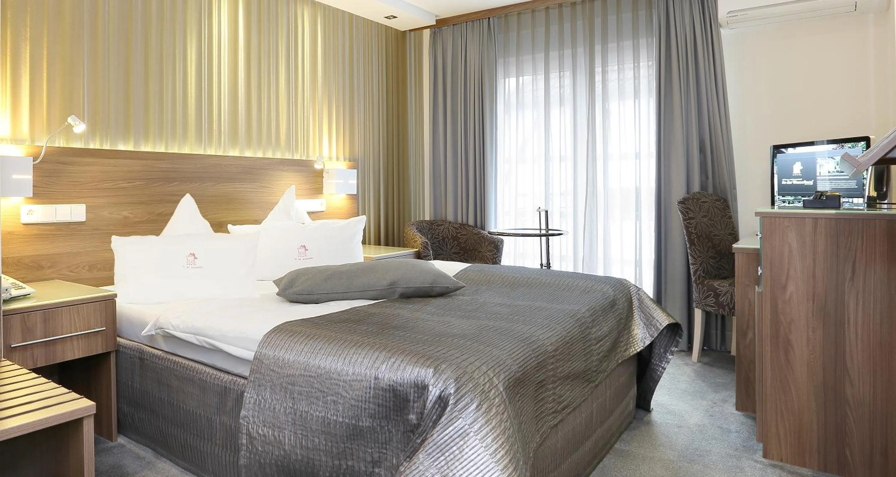 Photo of the whole room, Bed in Hotel An der Wasserburg