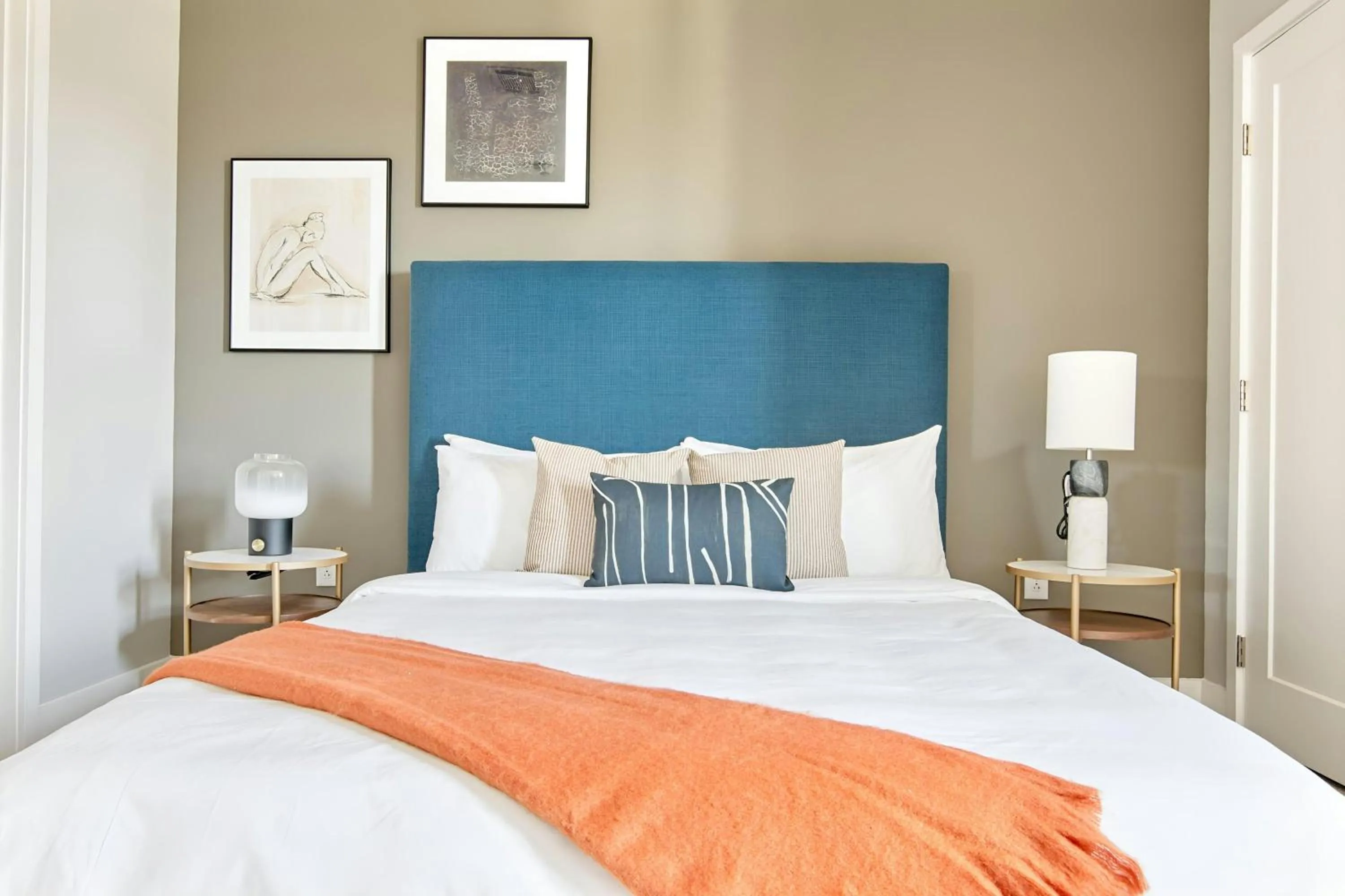 Bedroom, Bed in Sonder by Marriott Bonvoy Belcourt Apartments Hillsboro Village