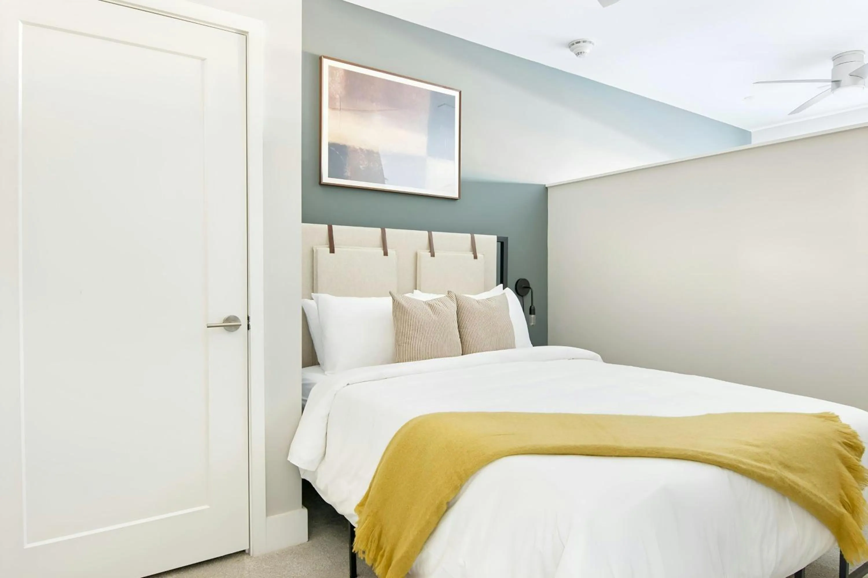 Bedroom, Bed in Sonder by Marriott Bonvoy Belcourt Apartments Hillsboro Village